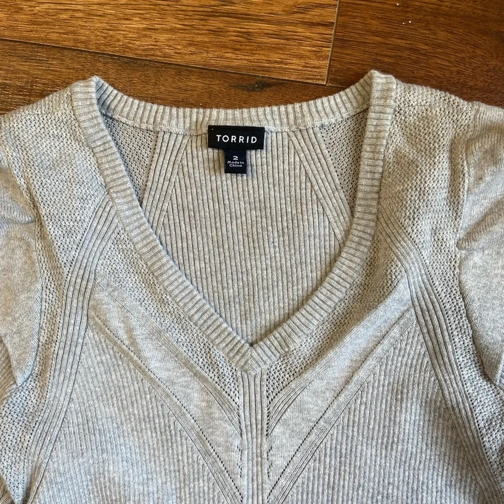 Torrid Long Sleeve V-Neck Ruffle Shoulder Gray Ribbed Sweater Plus Size 2